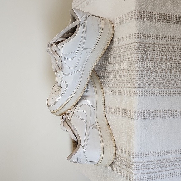 Air Force 1 white sneakers, low ankle, 7Y but fits a women's 8. - Picture 7 of 9